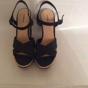 Express Wedges Size 7